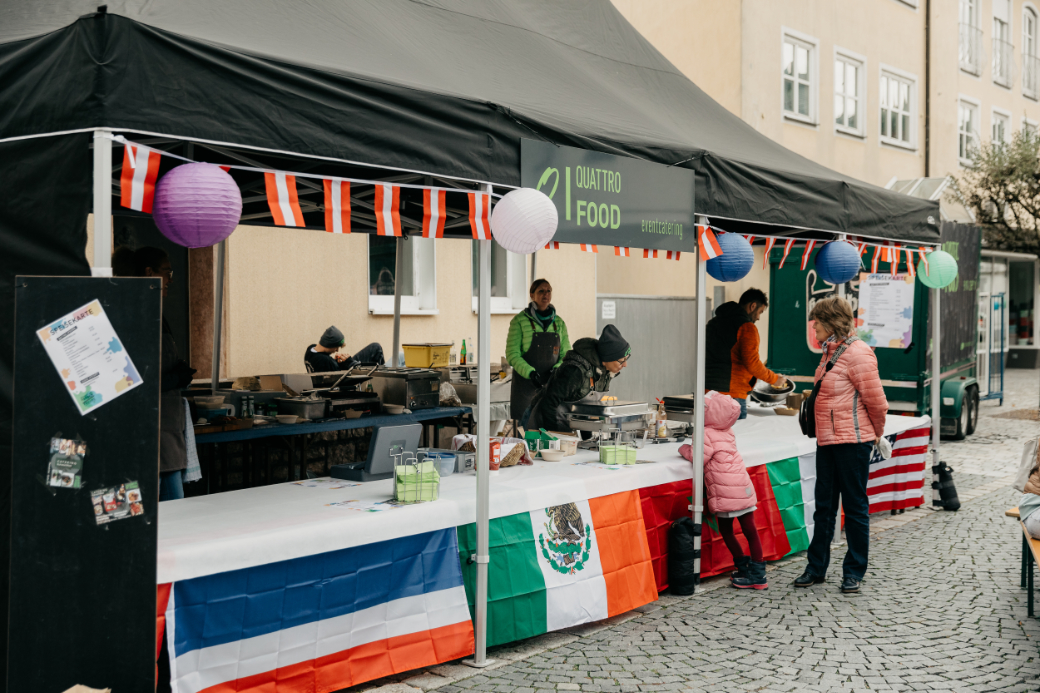 Essen und Zubereitung von Quattro Food